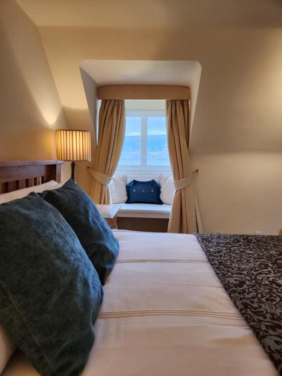 Double Room with Sea View room - Image 2