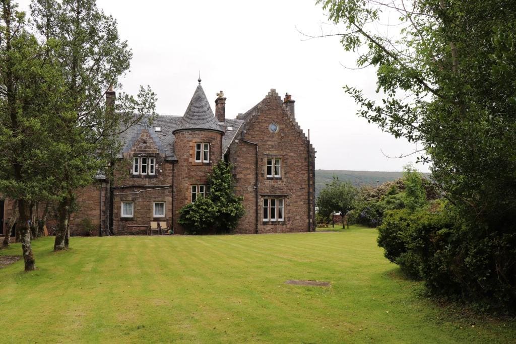 Six-Bedroom House room - Image 1