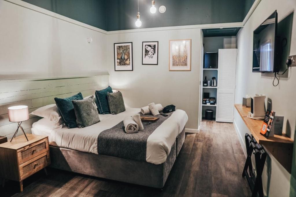 Large Double or Twin Room room - Image 1