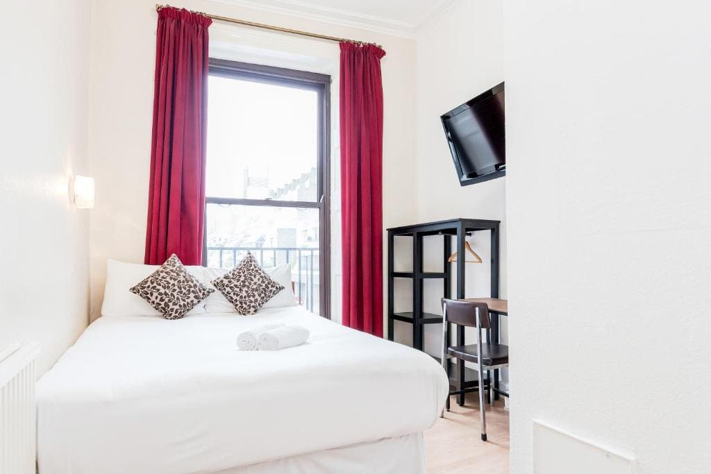 Double Room with Private Bathroom room - Image 1