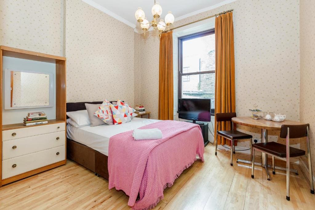 Triple Room with Private Bathroom room - Image 1