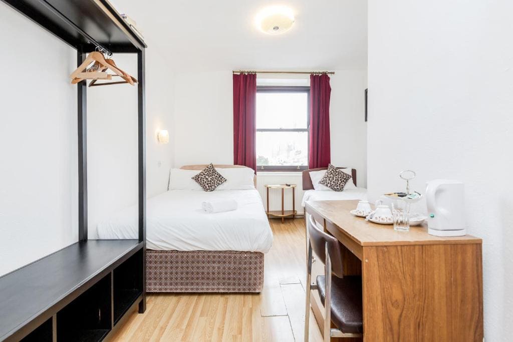 Triple Room with Private Bathroom room - Image 2