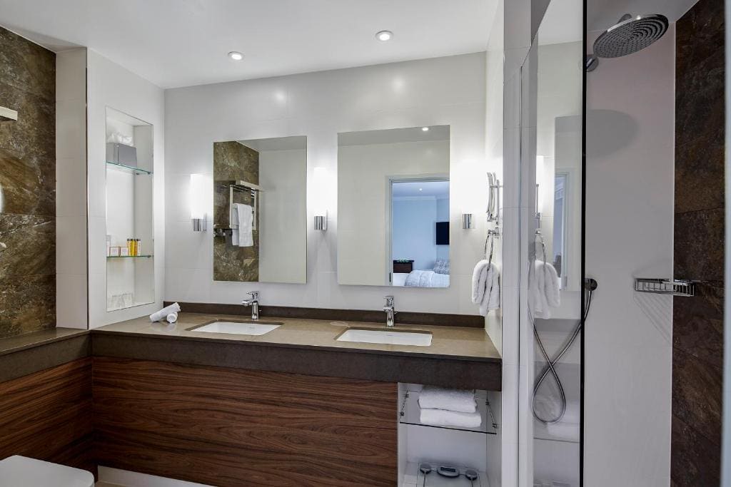 Grand Deluxe Queen Room room - Image 2