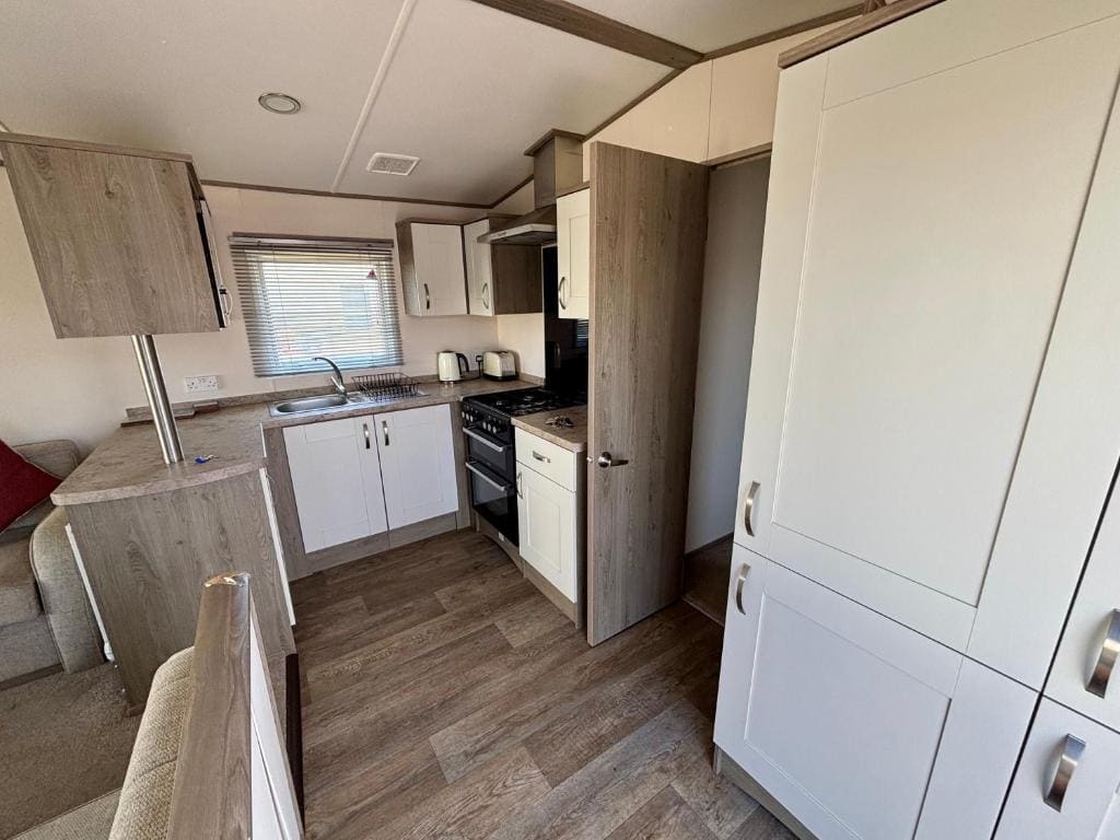 Mobile Home room - Image 2