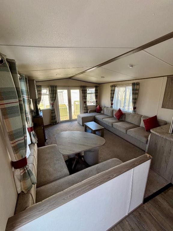 Mobile Home room - Image 1