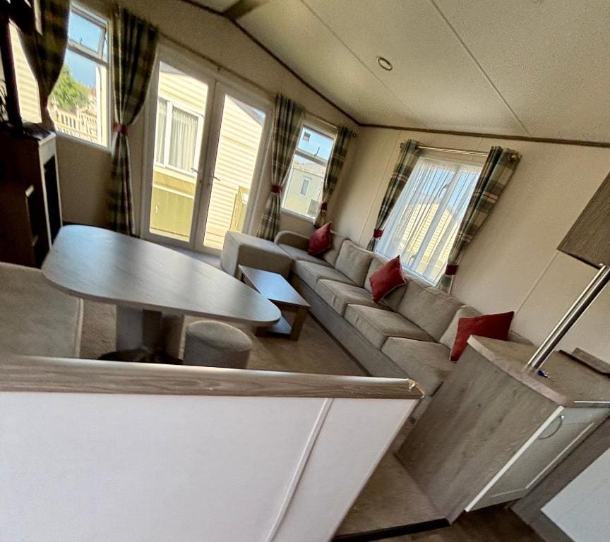 Mobile Home room - Image 3