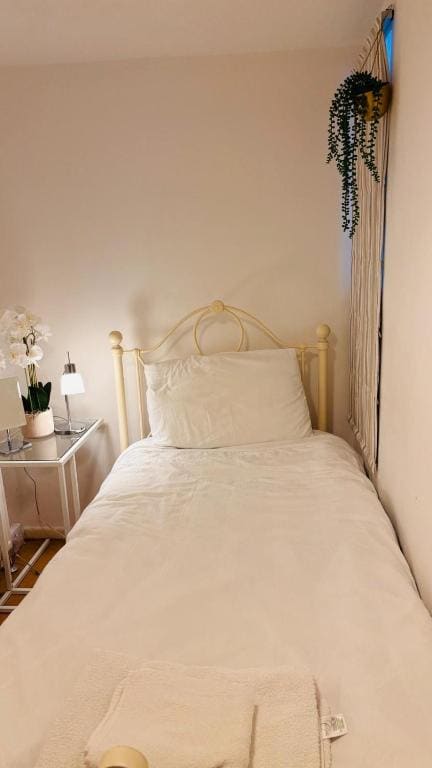 Family Room with Private Bathroom room - Image 2