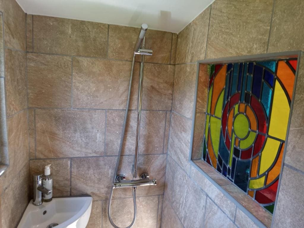Deluxe Double Room with Shower room - Image 2