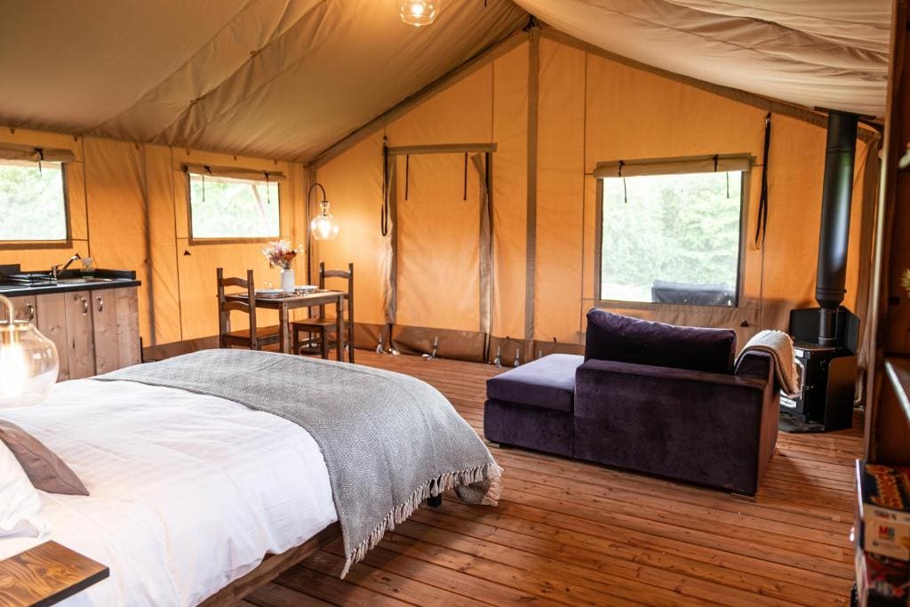 Tent room - Image 1