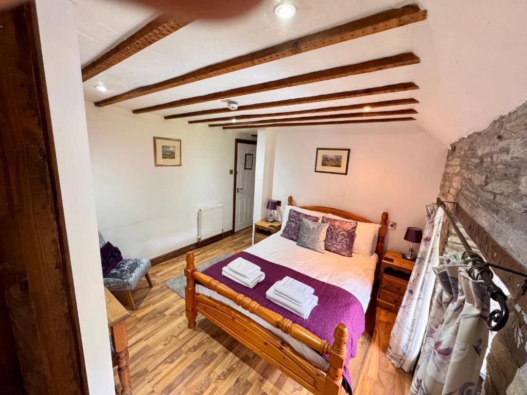 Double Room with Shower room - Image 2