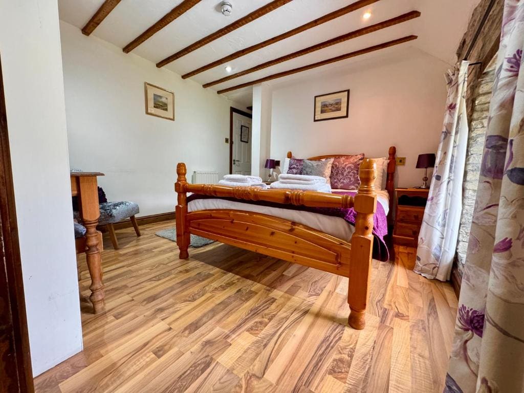 Double Room with Shower room - Image 1