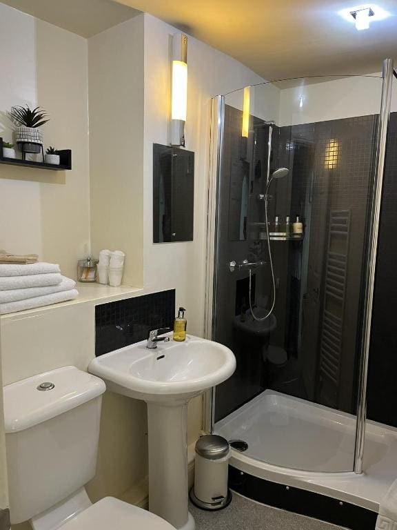 Double Room with Private Bathroom room - Image 3