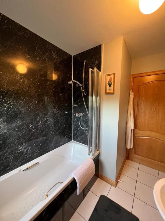 Apartment - Ground Floor room - Image 1
