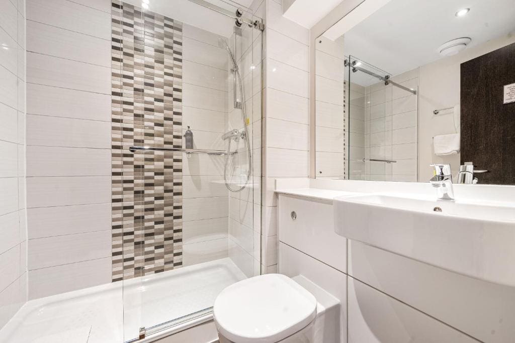 Superior Triple Room room - Image 2