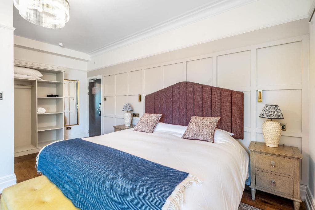 Deluxe Junior Suite room - Image 3