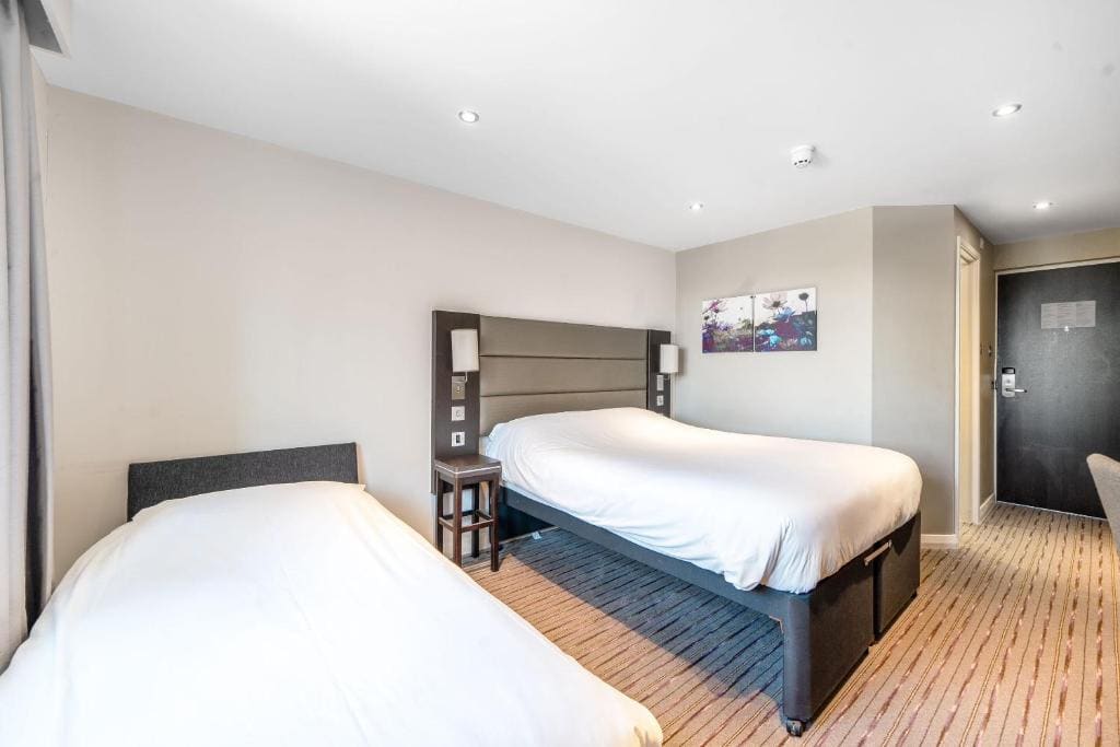 Superior Triple Room room - Image 1