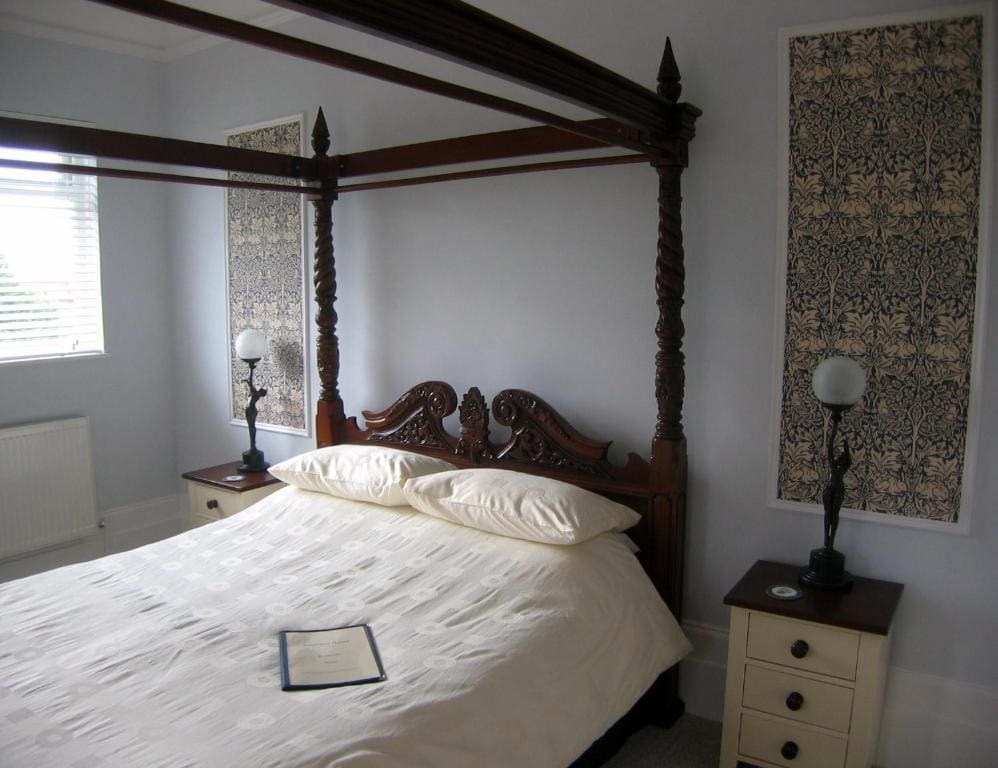 Superior Four Poster Room room - Image 1