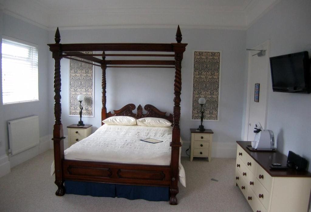Superior Four Poster Room room - Image 2
