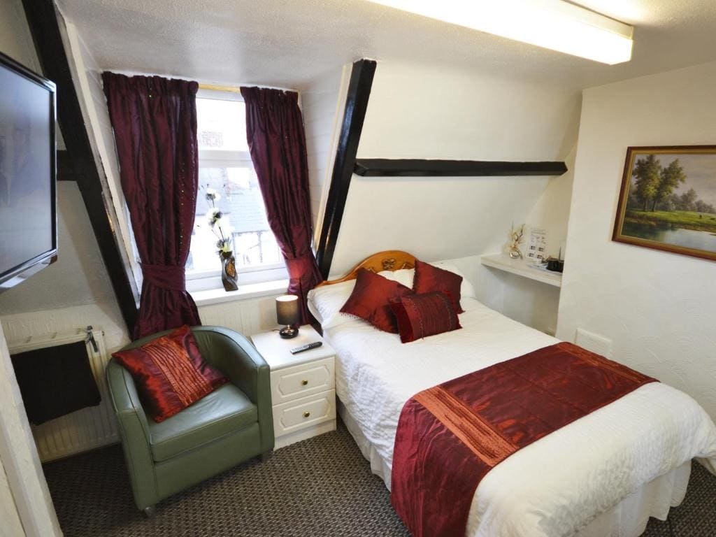 Double Room with Private External Bathroom room - Image 3