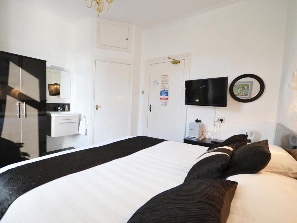 Double or Twin Room with Private Bathroom room - Image 1