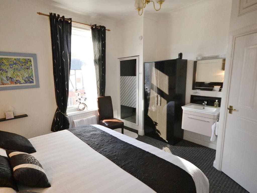 Double or Twin Room with Private Bathroom room - Image 2