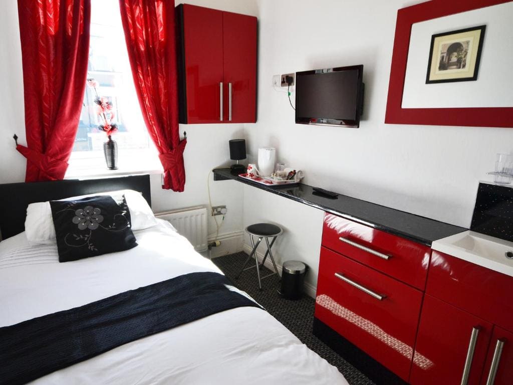 Twin Room with Private Bathroom room - Image 3
