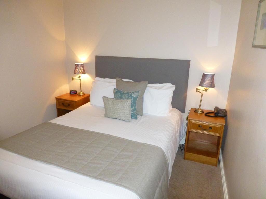 Cosy Courtyard Double Room room - Image 2