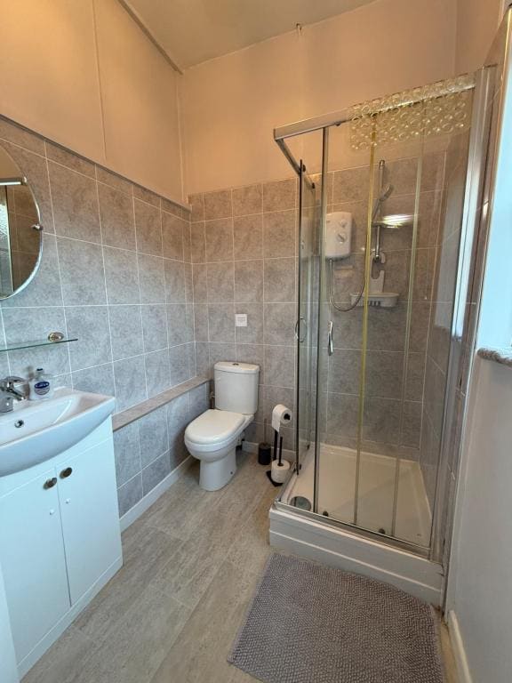 Standard Single Room with Shower room - Image 1