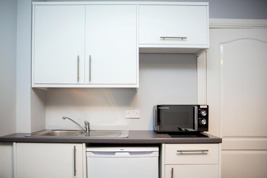 One-Bedroom Apartment room - Image 3