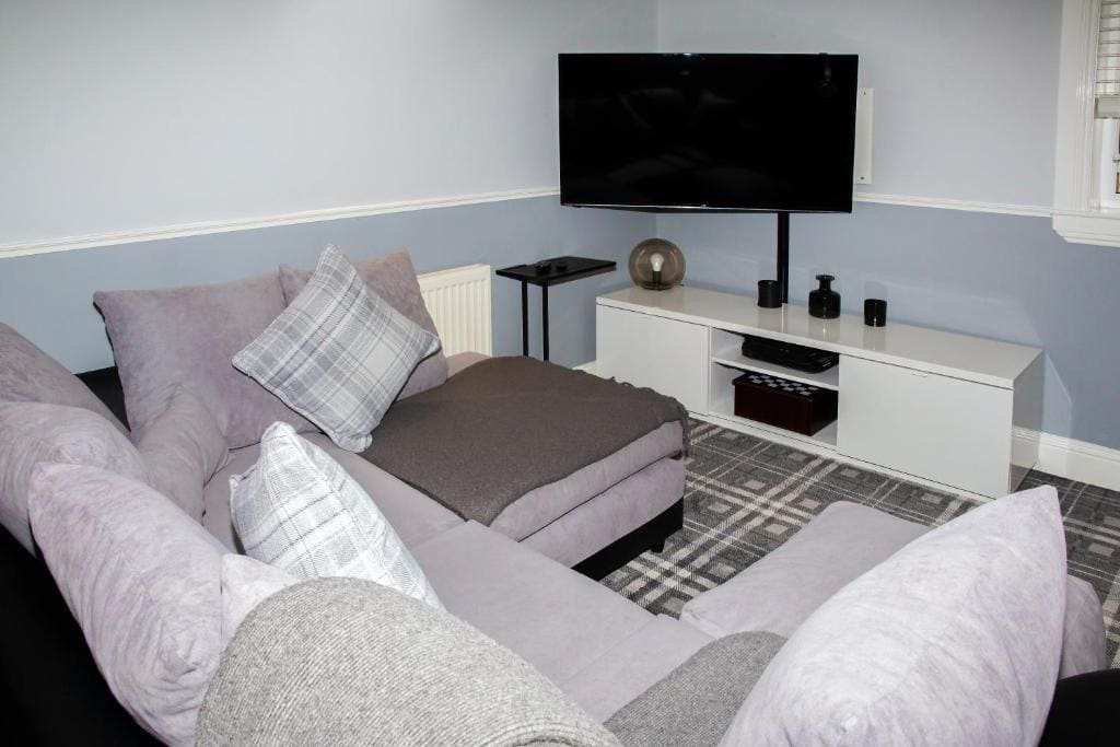 Studio Apartment room - Image 3