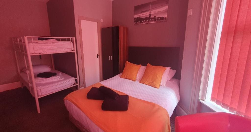 Family Room with Shower room - Image 1