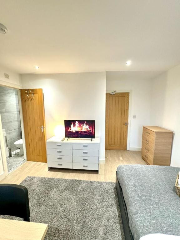 Deluxe King Room room - Image 2