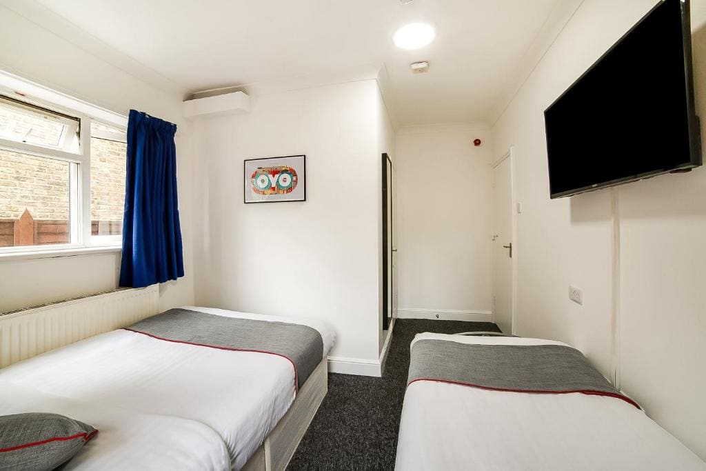 Standard Triple Room room - Image 2