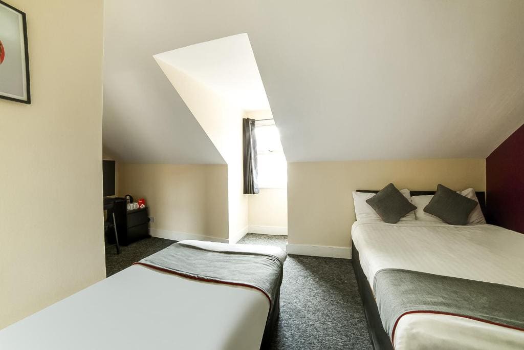 Deluxe Family Suite room - Image 2