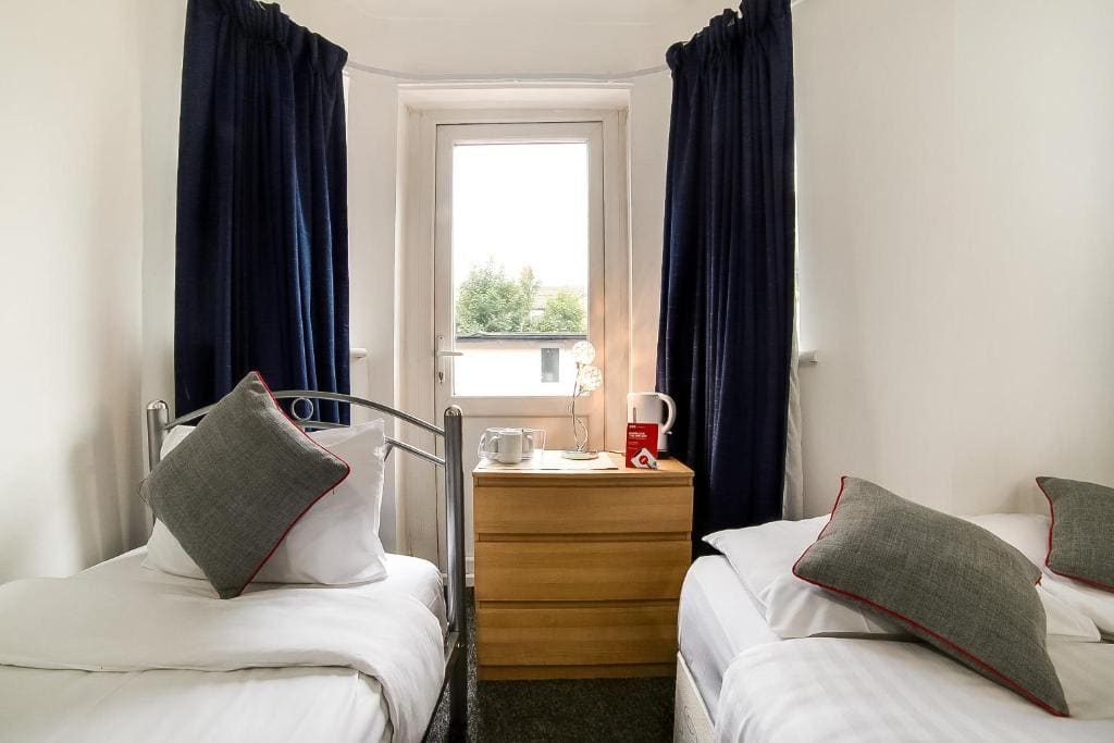Standard Triple Room room - Image 3