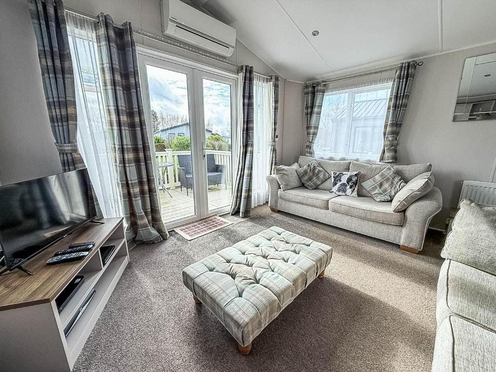 Two-Bedroom House room - Image 2