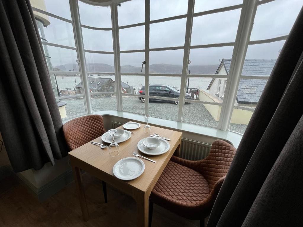 King Suite room - Image 2