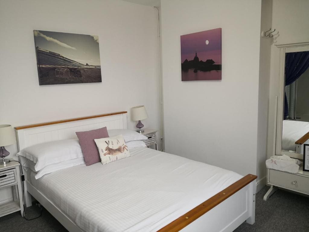 Standard Double Room with Sea View - Second Floor room - Image 3