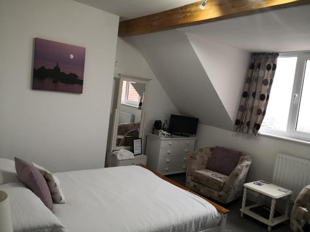 Standard Double Room with Sea View - Second Floor room - Image 2