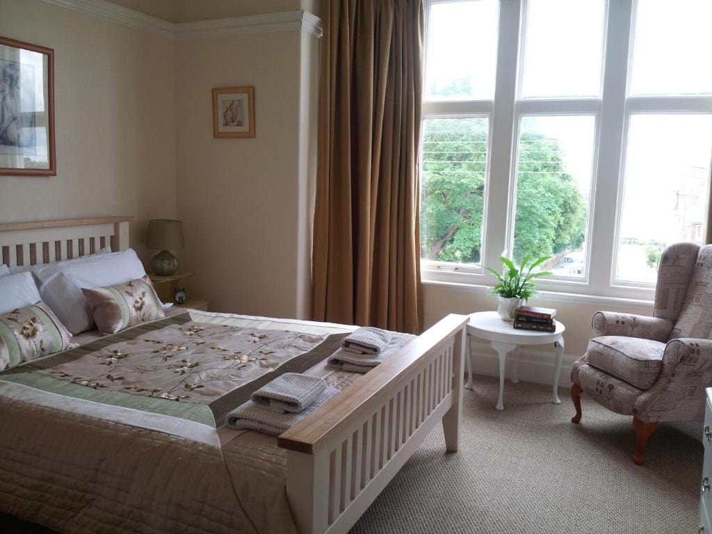Superior Double Room with Sea View - First Floor room - Image 3