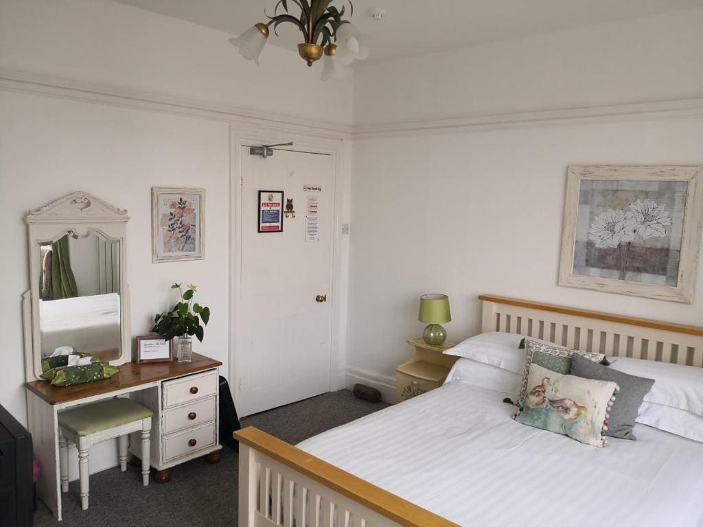 Superior Double Room with Sea View - First Floor room - Image 1