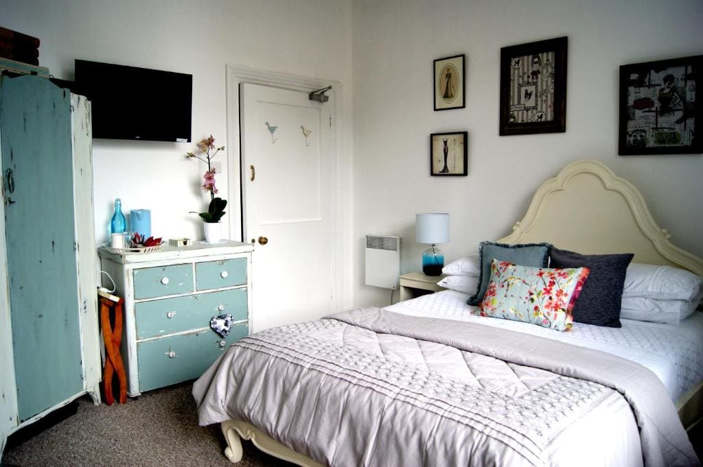 Superior Double Room with Sea View - Ground Floor room - Image 3