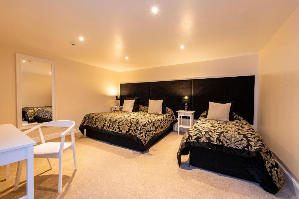 Room 2 room - Image 1