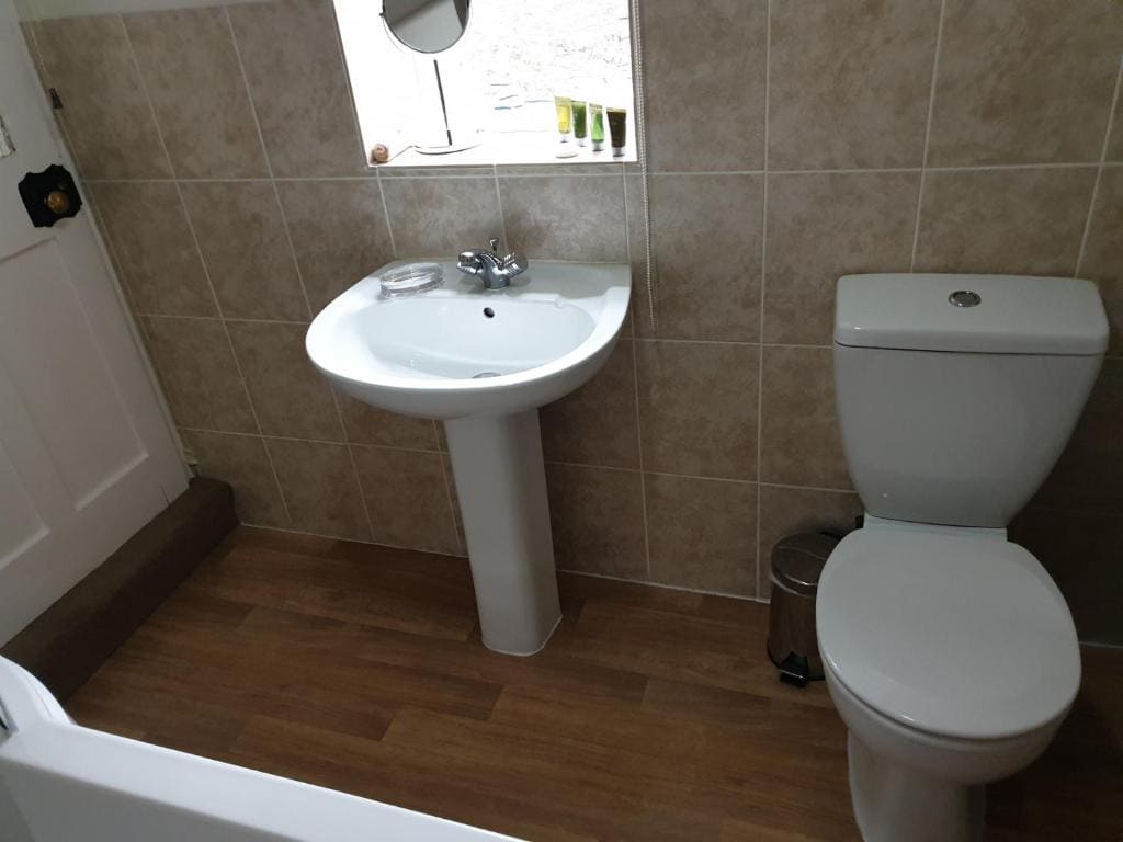 Double Room with Private Bathroom room - Image 3