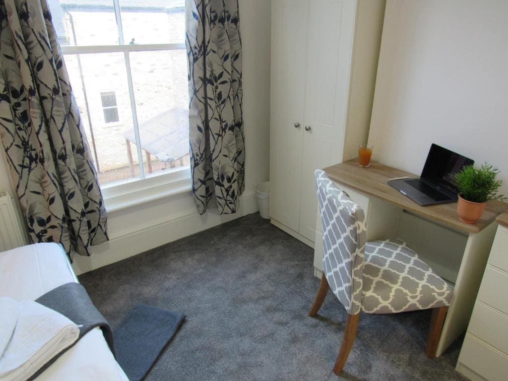 En Suite Large Double Room room - Image 2