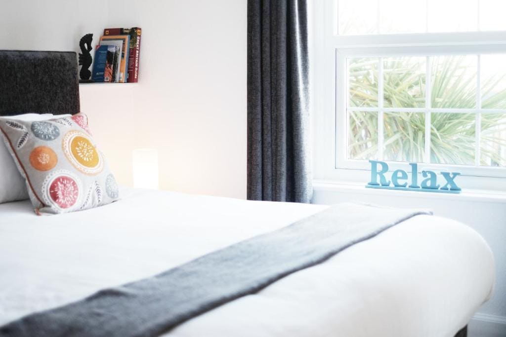 Deluxe Double Room with Shower room - Image 2