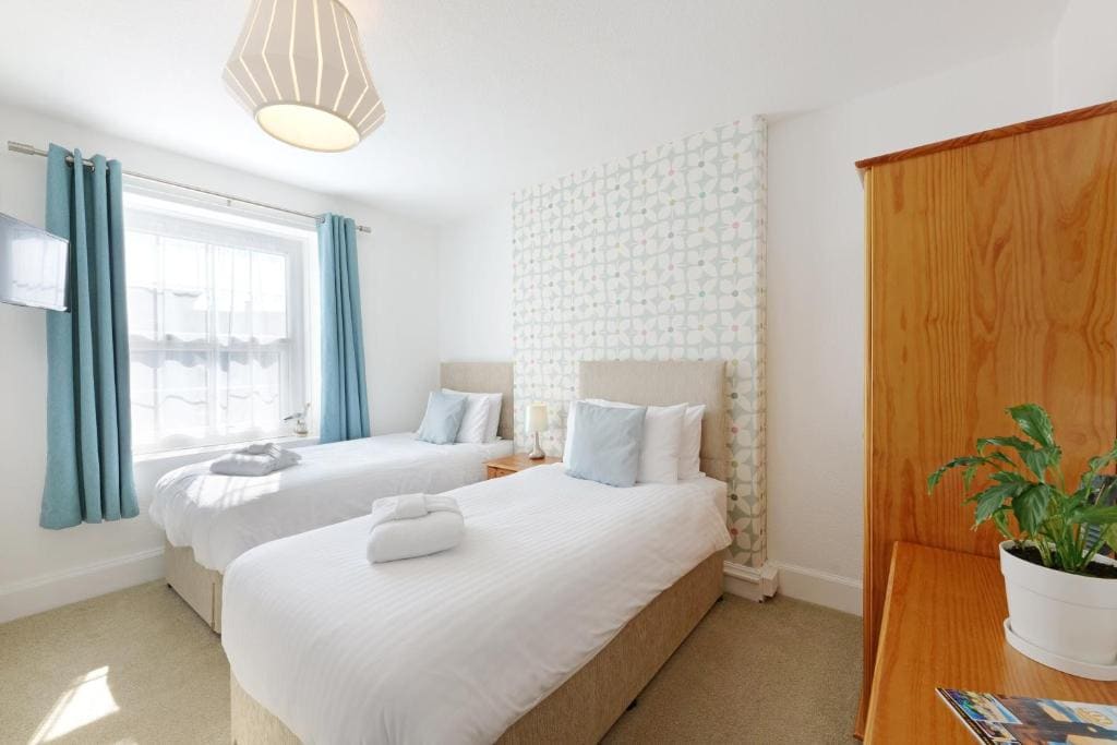 Standard Twin Room room - Image 1