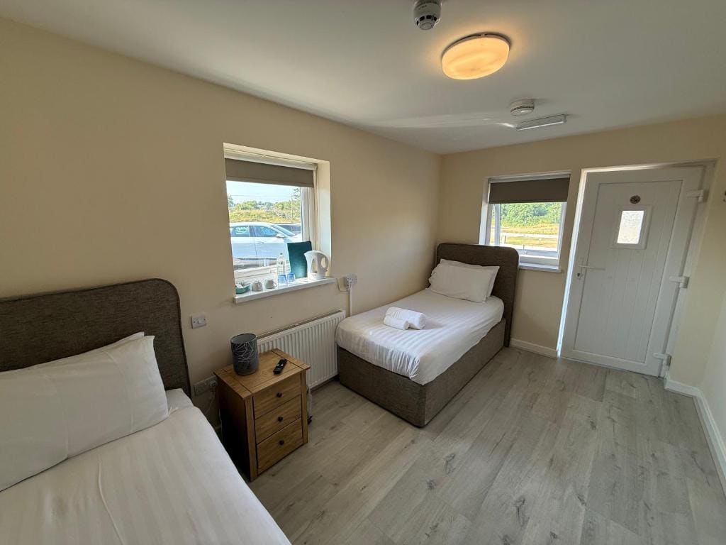 Standard Twin Room room - Image 1