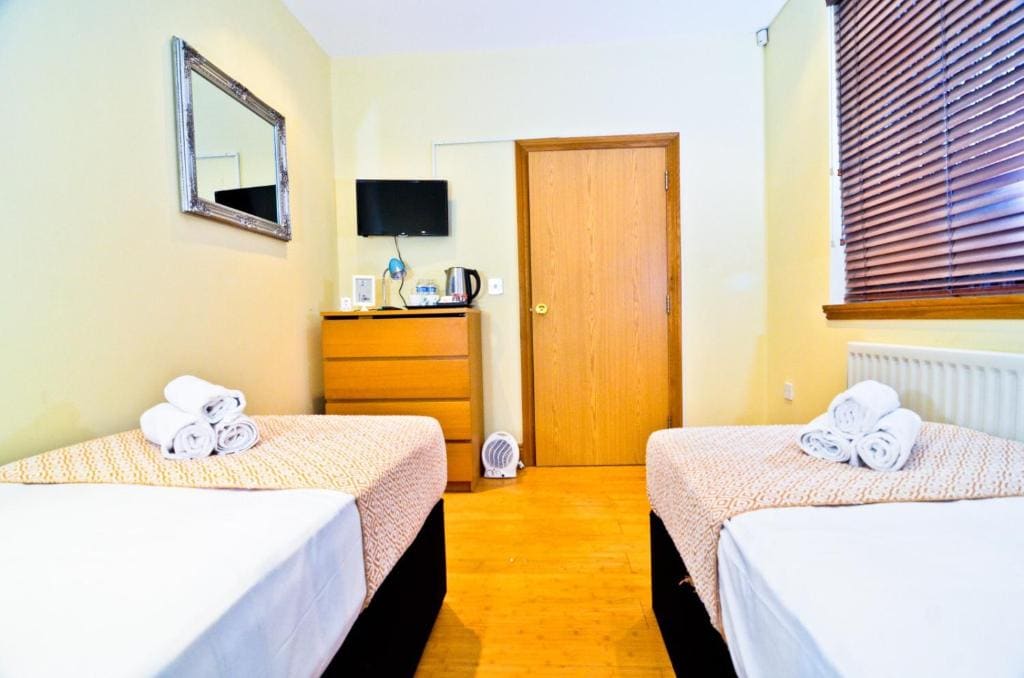 Room room - Image 2
