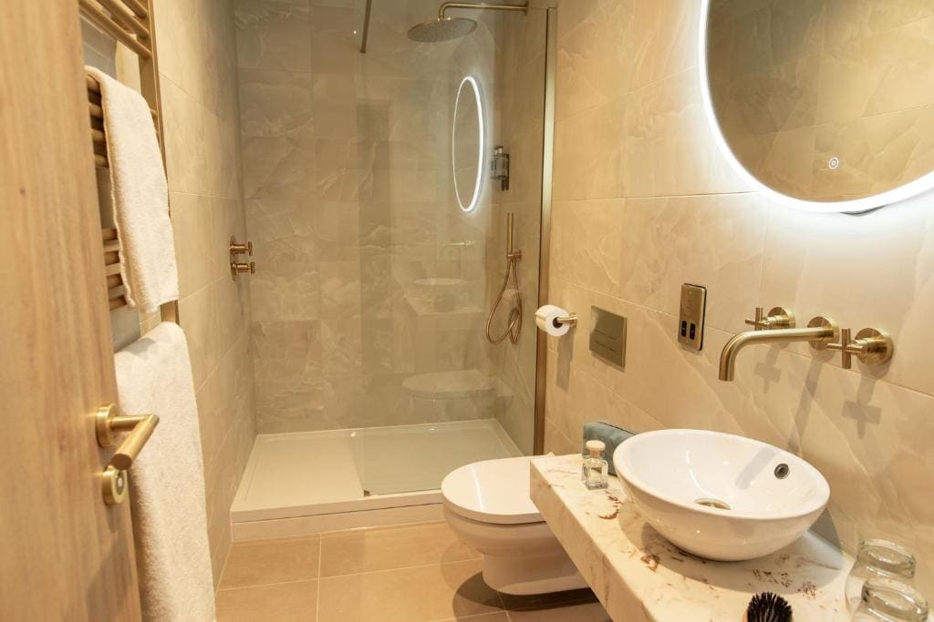 Wellness King Room room - Image 2